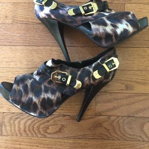 Peep toe Leopard print stiletto